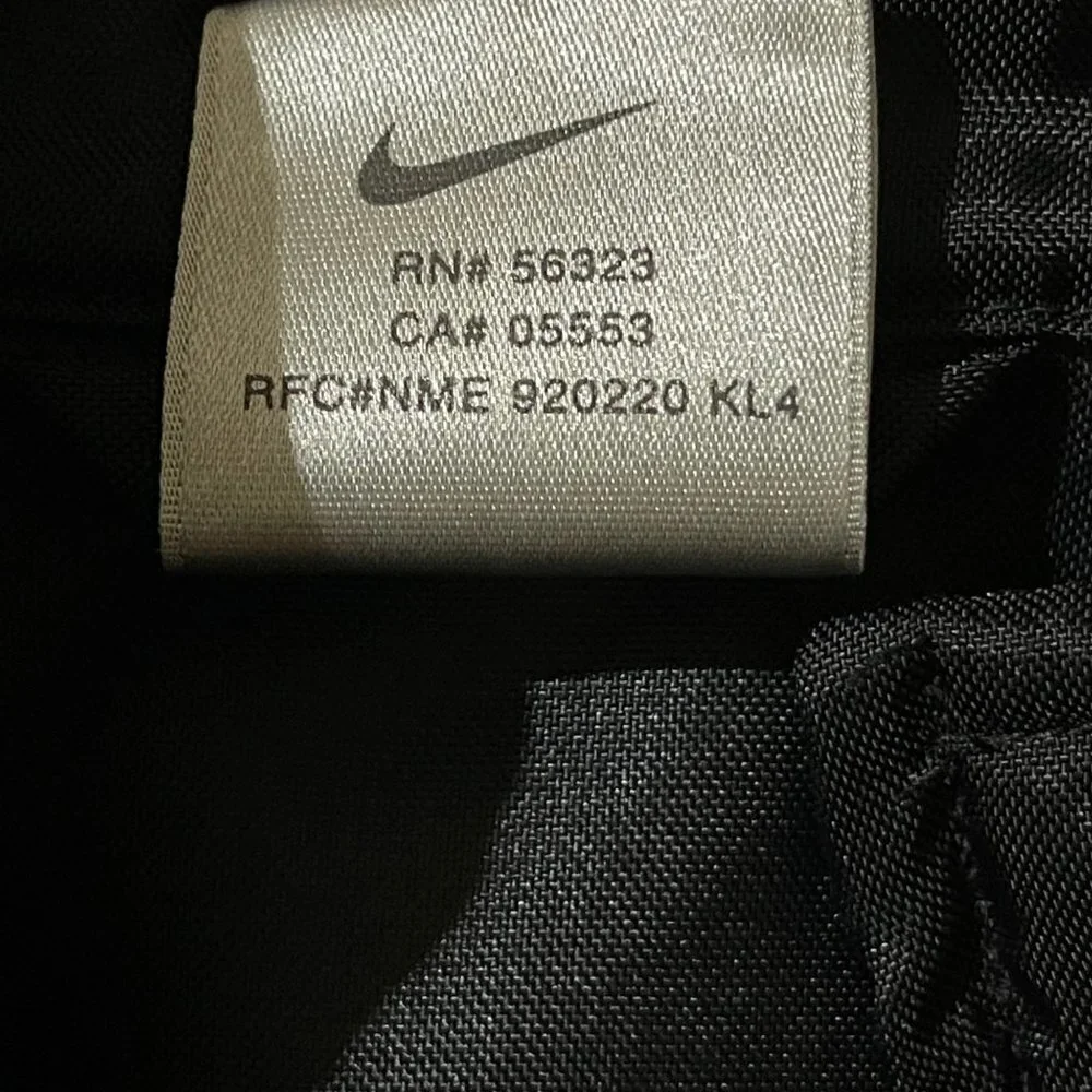 Nike Boy's Black White Lightweight Windbreaker Full Zip Jacket Size 14/16 Large - Picture 8 of 9